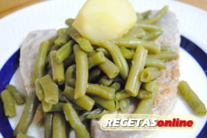 Atún a la plancha con judías verdes rehogadas - Recetas de cocina RECETASonline