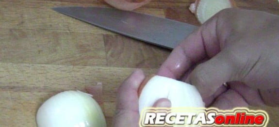 Cómo pelar y cortar cebolla - Curso de cocina RECETASonline